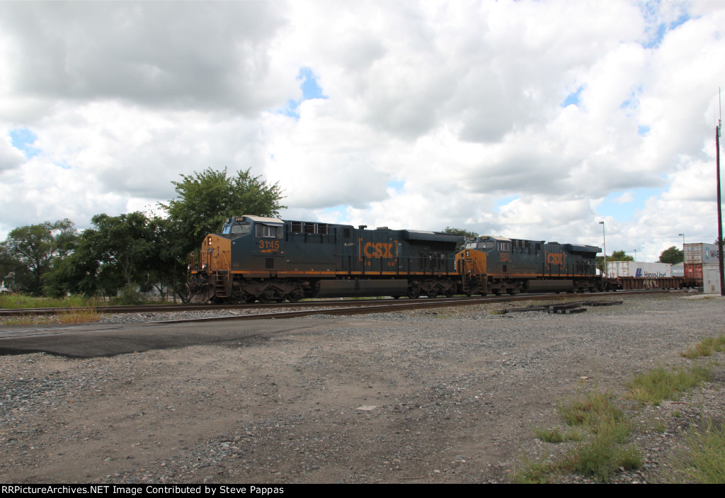 CSX 3145 with an intermodal train at Fostoria Ohio